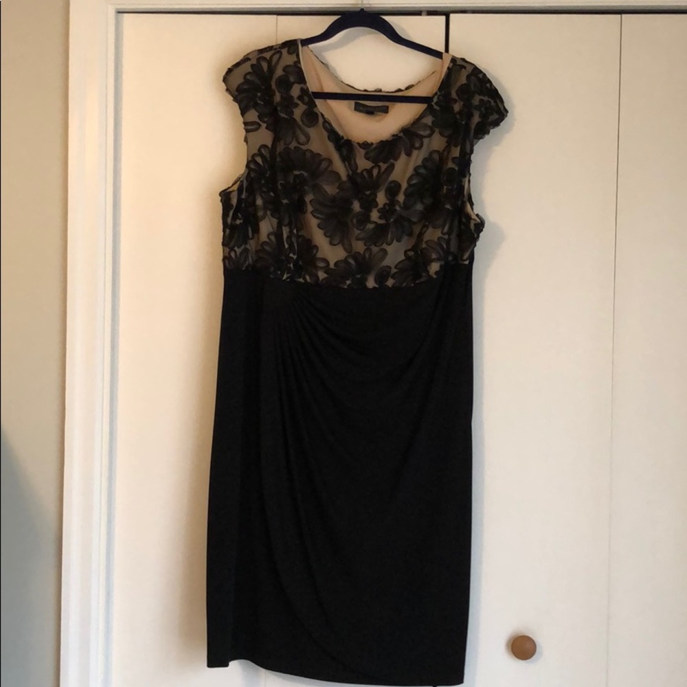 Dressy sleeveless below the knee slinky dress.